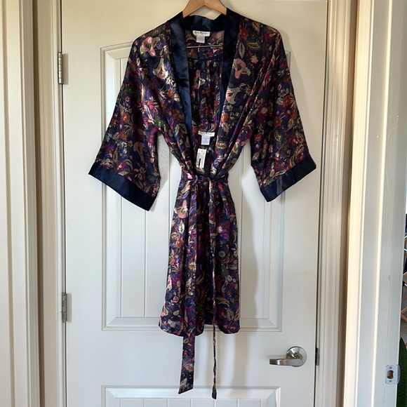 Mystique Intimates shorts and top size small. Robe is one size. Vintage new NWT - Picture 4 of 12